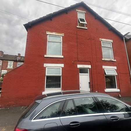Simple Inn Wakefield Exterior photo